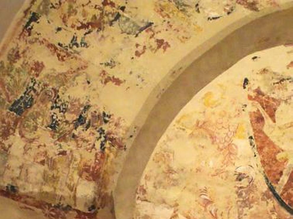 Detalle de las valiosas pinturas de la iglesia de Almazorre.