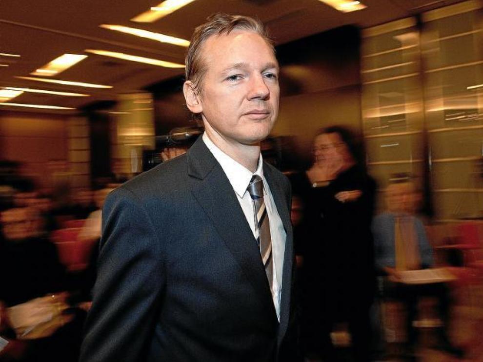 Julian Assange llega a un hotel del centro de Londres para dar una conferencia de prensa, el 23 de octubre.