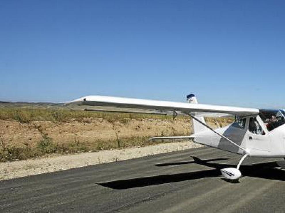 Imagen del primer avión que salió de las instalaciones de Tecnam en el polígono aeronáutico de Villanueva de Gállego, en agosto de 2008.