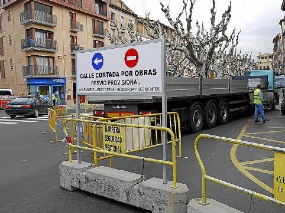 Las máquinas inician la demandada reforma para transformar el Coso de Barbastro