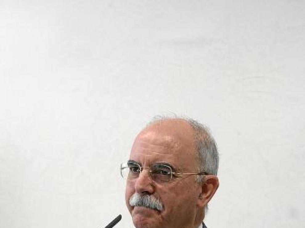 El consejero Larraz, ayer, en una rueda de prensa.