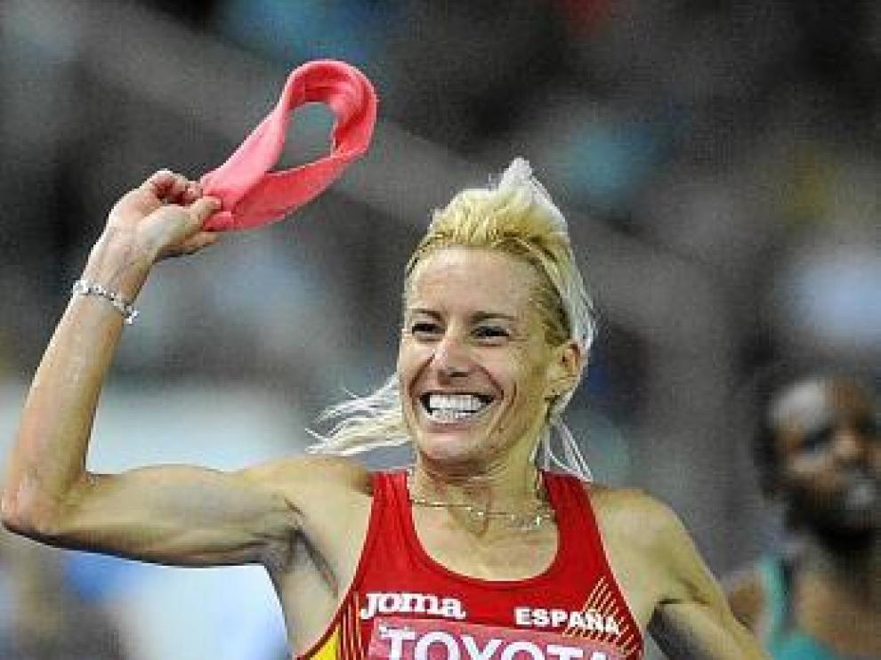 La cinta rosa y la sonrisa: compañeras de Marta Domónguez.