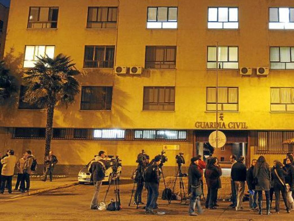 Expectación de medios informativos en el cuartel de la Guardia Civil de Palencia mientras declaraba Marta Domínguez.
