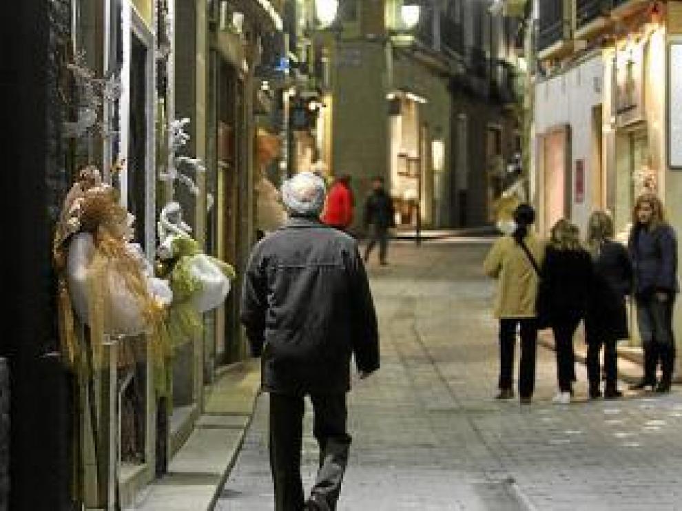 Las tiendas de la Correría lucen sus típicos adornos navideños.