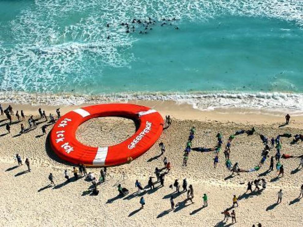 Greenpeace organizó un acto de apoyo al acuerdo del cambio climático.