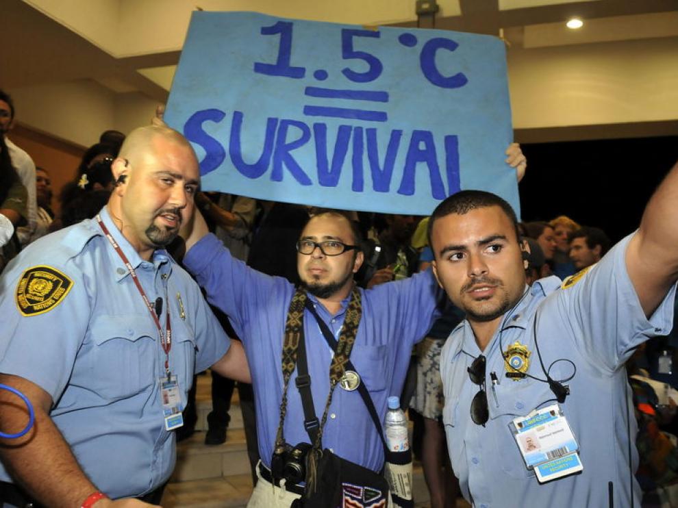 Detención de un activista en la Cumbre del Clima de Cancún