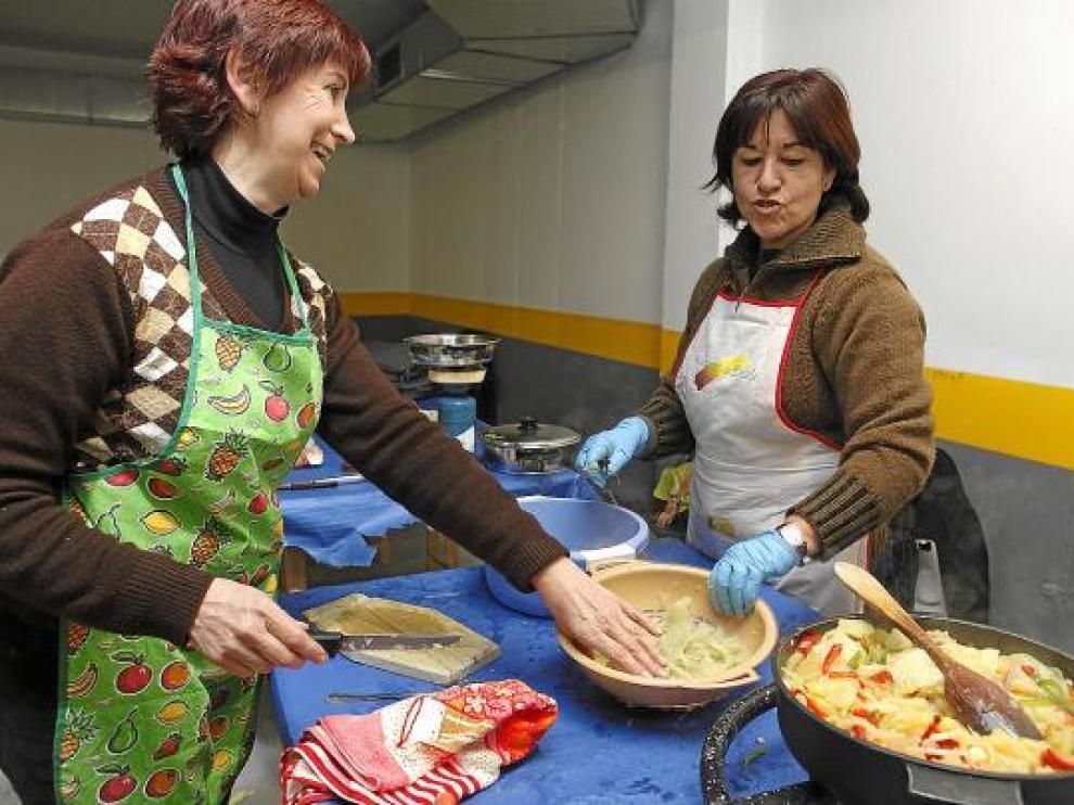 Los concursantes cocinaron con la variedad blanca de cardo, la que se cultiva en Cadrete.