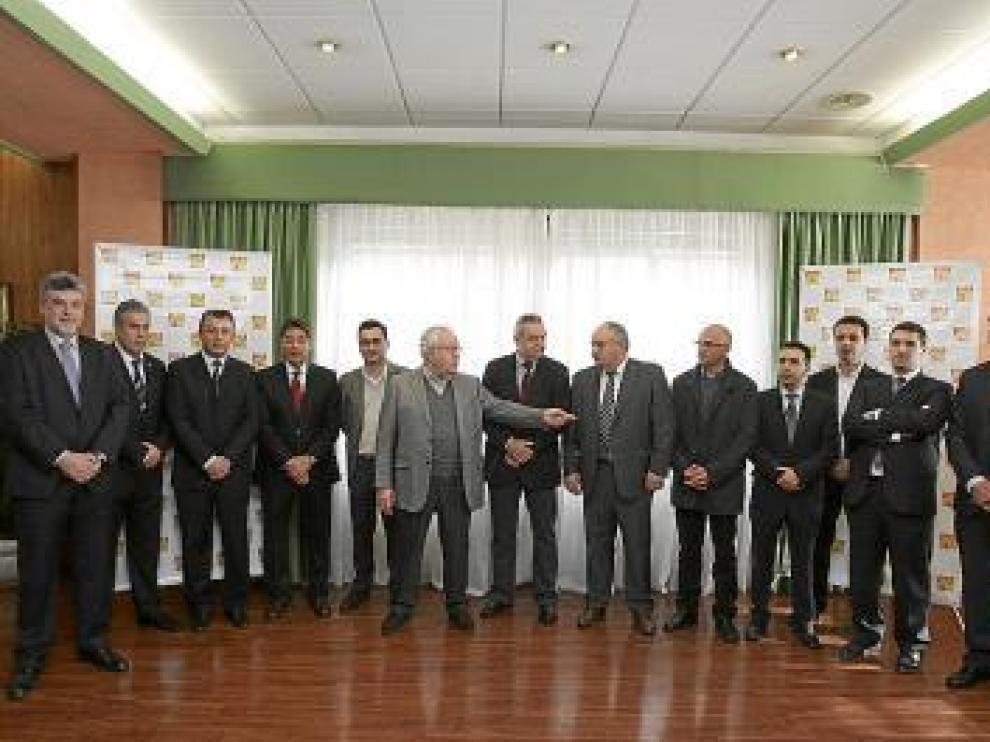 José Ángel Biel, en el centro, rodeado de los candidatos.