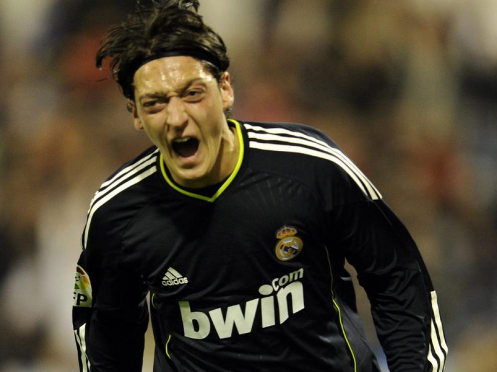 Özil celebra el gol madridista