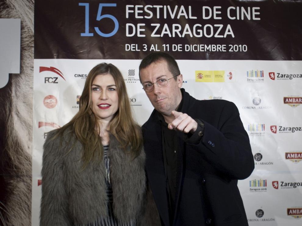 La actriz Salomé Jiménez y Miguel Ángel Lamata fueron de los primeros en llegar a la clausura.
