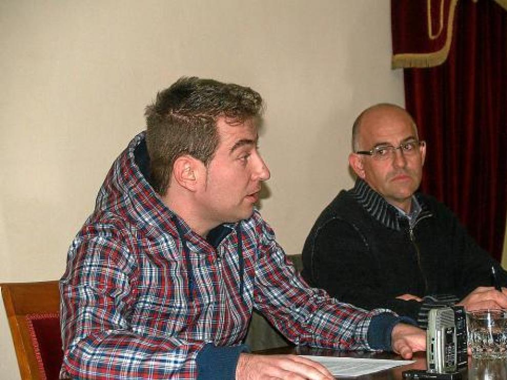 Rafael Alastrué y su ya ex compañero de partido y alcaldable de Sariñena por el PAR, Francisco Villellas.