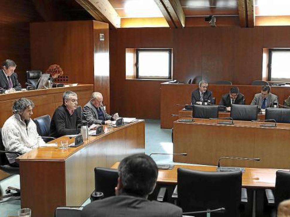 Giral, en el centro, durante su comparecencia en la Comisión de Derechos Humanos.