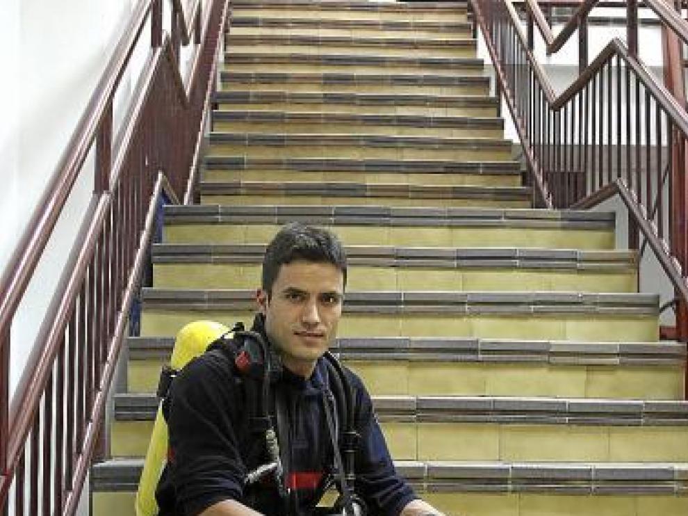 Alberto, en el Parque de Bomberos de Valle de Broto.