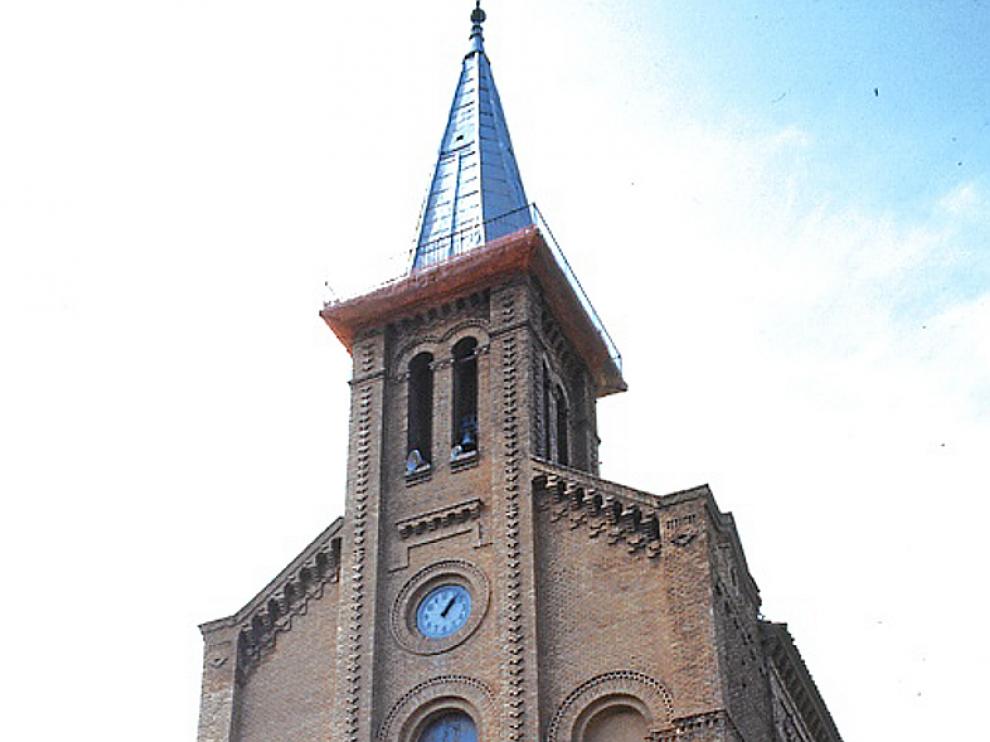 Portada de la afrancesada iglesia de Garrapinillos.
