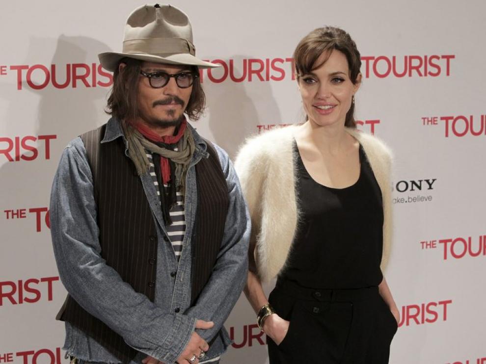 Angelina Jolie y Johnny Depp promocionando 'The Tourist'.