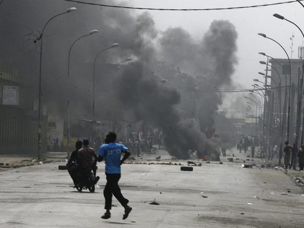 Protestas callejeras en Abiyán.