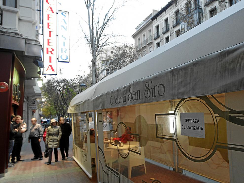 El Café de Levante, El Boticario o el San Siro (en la foto) ofertan hace tiempo terrazas climatizadas.