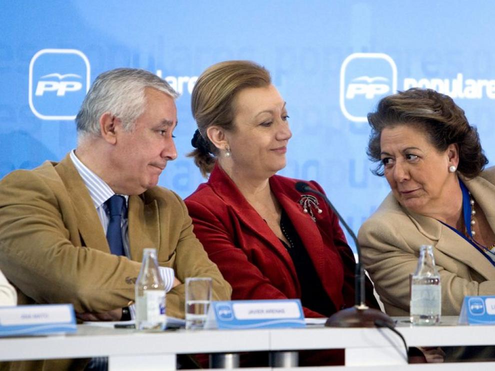 Luisa Feranda Rudi, con Rita Barberá y Javier Arenas