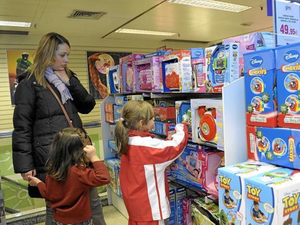 Cada español se gastará hasta 668 euros.