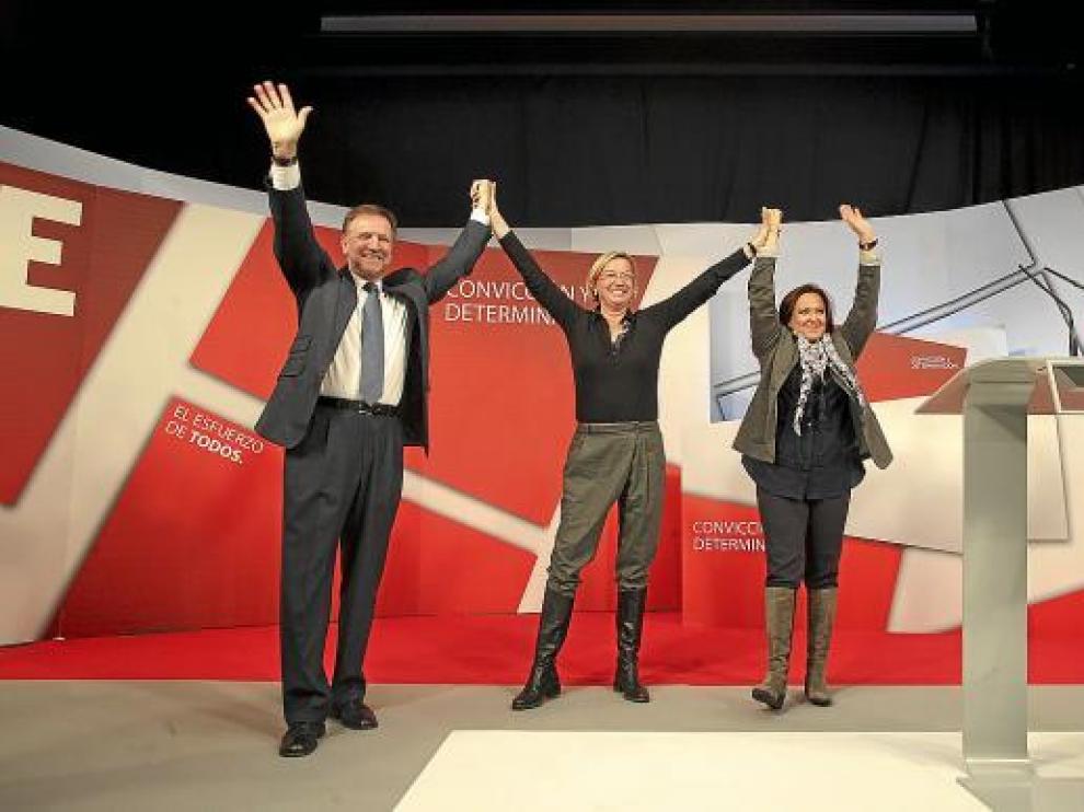 Marcelino Iglesias, Eva Almunia y Mayte Pérez, en el Palacio de Congresos.