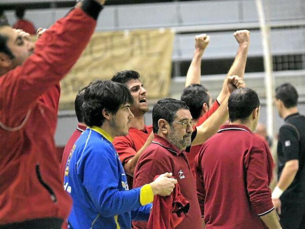 El Obearagón consiguió una importante victoria en la cancha del Barça B. Termina 2010 en lo más alto de la clasificación.