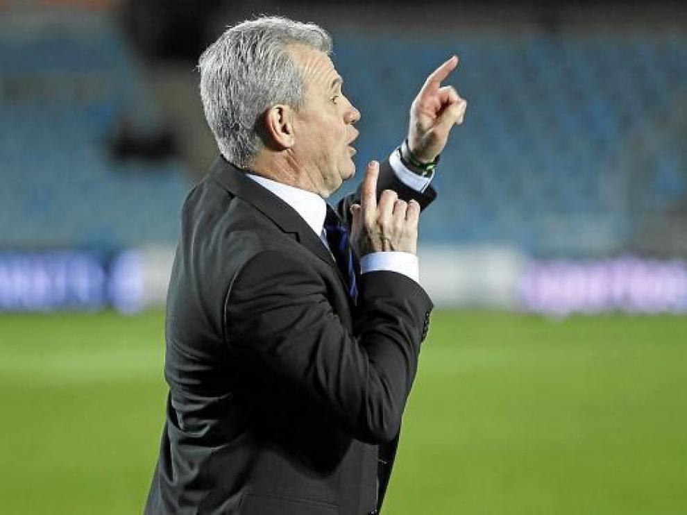 Aguirre da sus órdenes en el partido ante el Getafe.