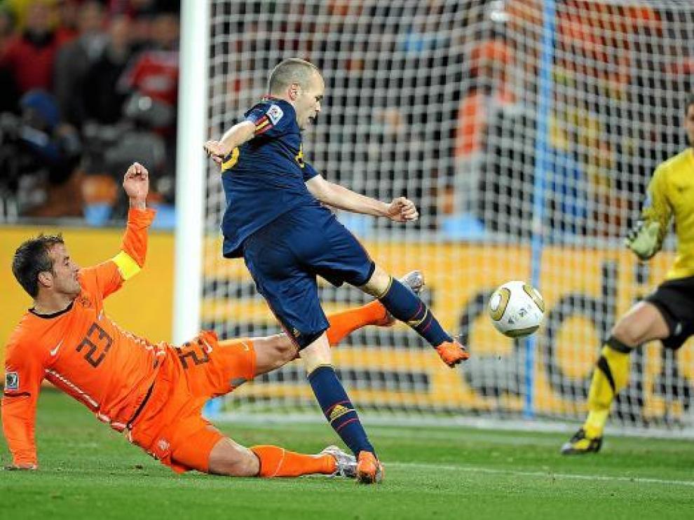 Iniesta marca el gol a los 115 minutos y 55 segundos (11.555) del partido del 11 de julio de 2010 (11.710).