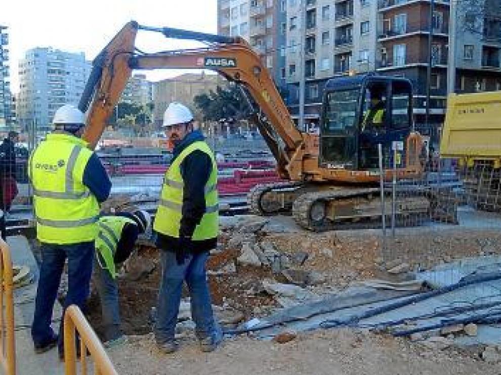 Trabajos previos al fresado y asfaltado de la calzada.