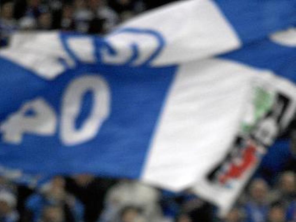 Raúl celebra el primero de sus goles contra el Colonia.