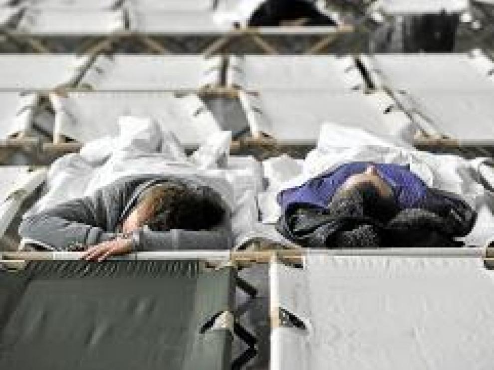 Dormidos en el aeródromo de Fráncfort.