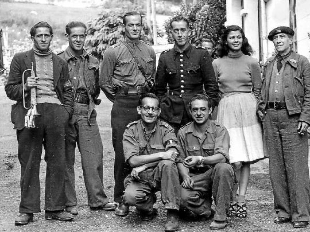 La imagen auténtica. Fotografía de unos guerrilleros de la UNE antes de tomar el valle de Arán. Ninguno era el marido de Asunción.