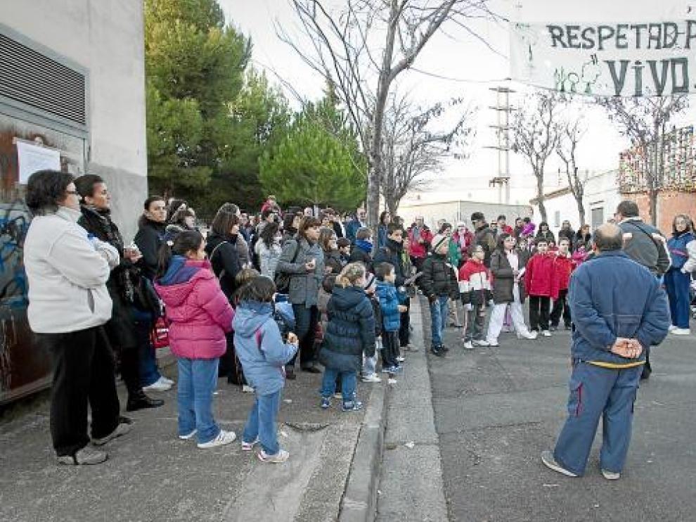 Los vecinos impidieron la entrada de las máquinas y se concentraron por la tarde.