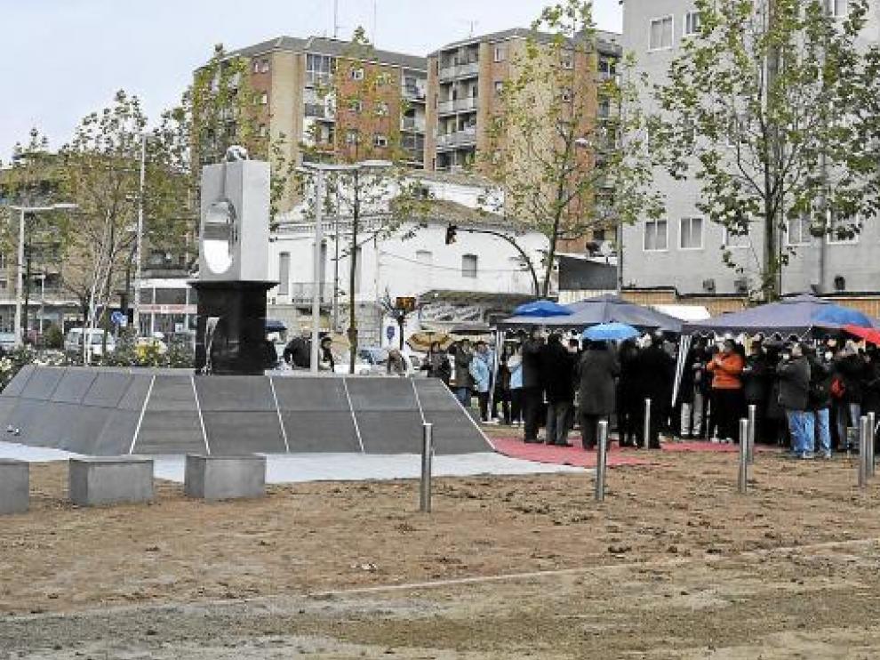 Muchos fragatinos asistieron a la inauguración de la escultura ubicada en los Jardines Juan Carlos I.