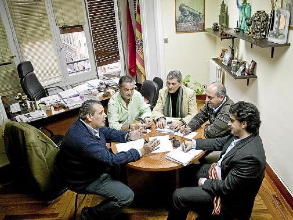 La comisión permanente de la plataforma de la N-232 se reunió ayer en Zaragoza.