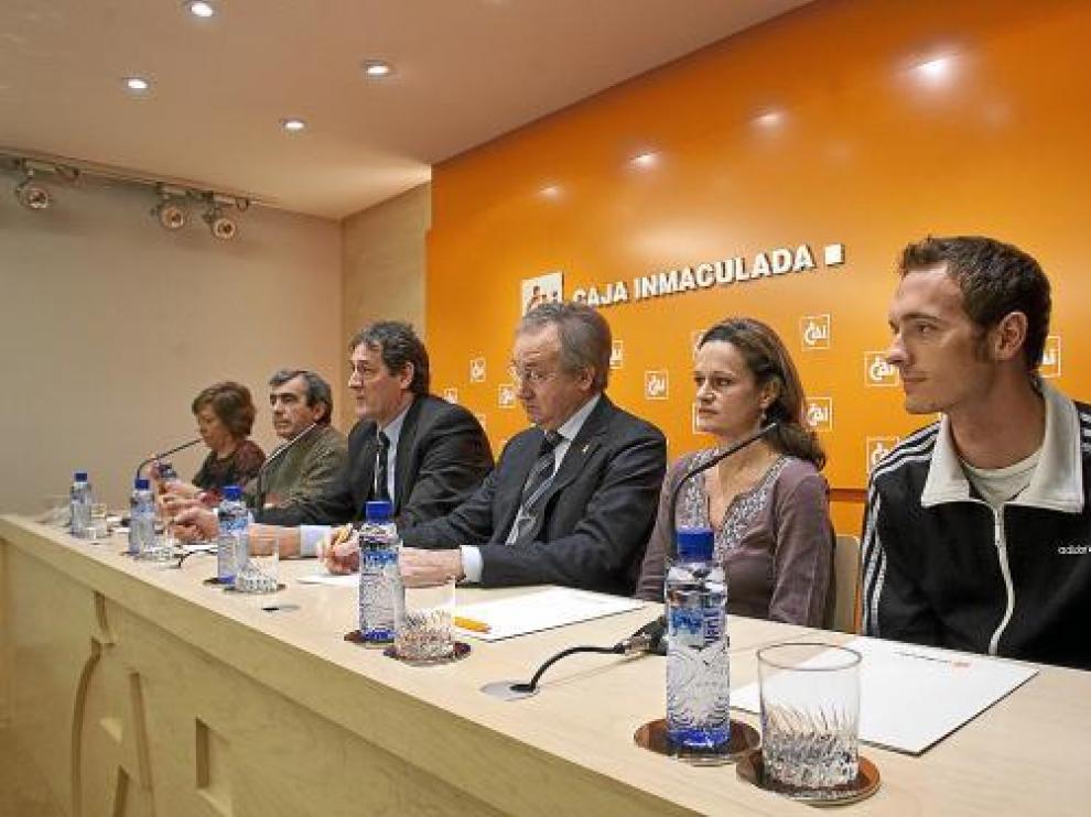 Abadía (derecha), Ochoa, Garriga, Arcega, Villalba y Lahera presentaron ayer la San Silvestre.