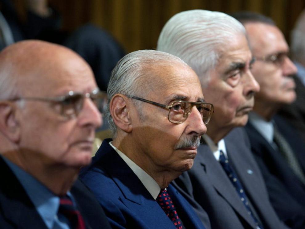 Jorge Rafael Videla, en el centro de la imagen