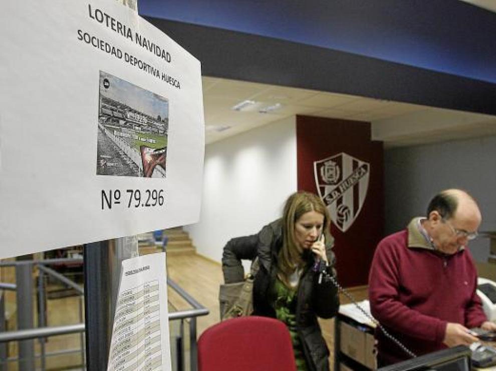 En la SD Huesca hacían ayer los cálculos del dinero que habían repartido.