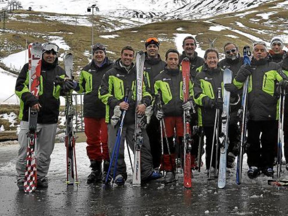 Parte de los voluntarios que trabajaron en el Mundial Júnior celebrado en Formigal en 2008.