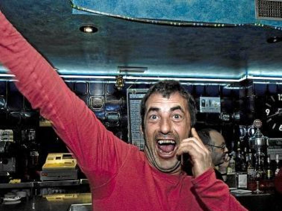 Fernando Floría, alegre por el premio repartido en Belchite.