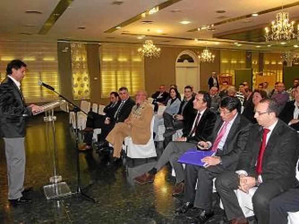 Asistentes a la gala de los comerciantes celebrada en Monzón.