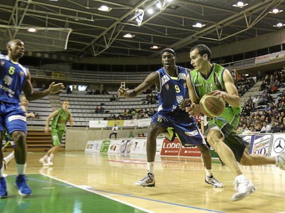 Javier Salsón fue el mejor del partido del miércoles ante el Tarragona 2017 en Huesca.