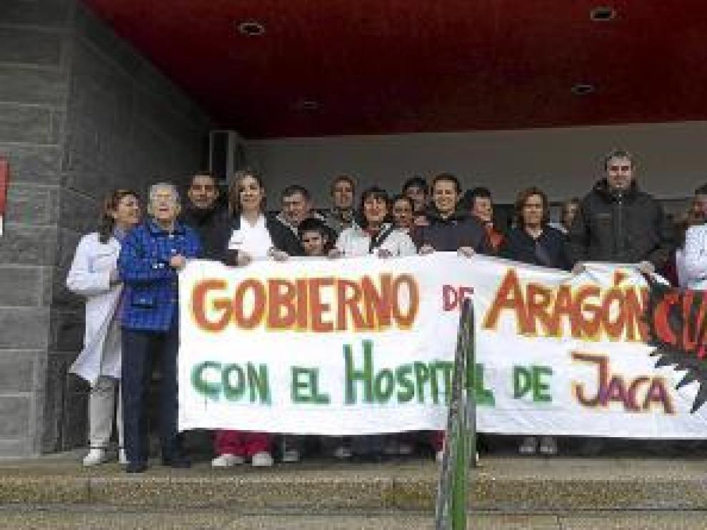 Concentración a las puertas del hospital de Jaca.