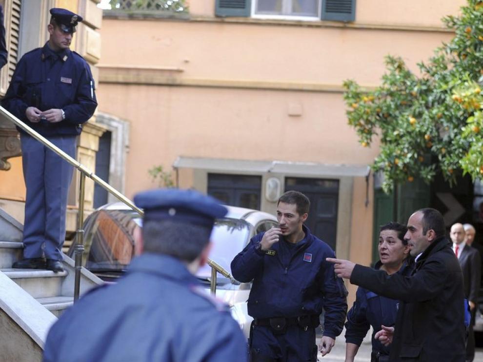 Policía en la embajada de Chile