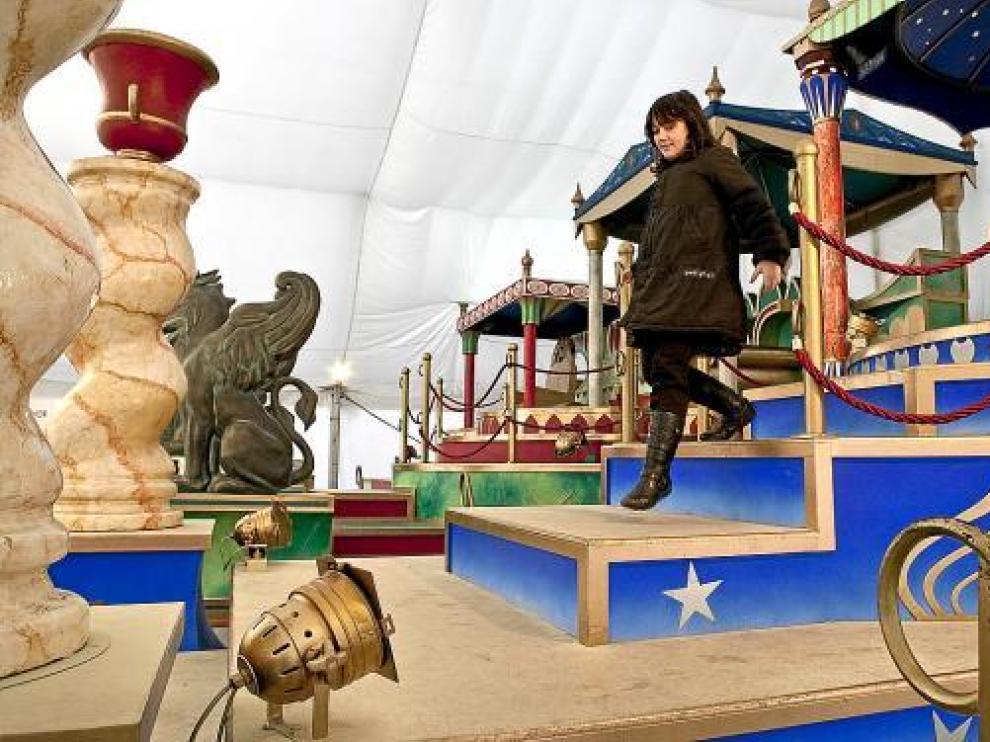 Las carrozas de los Reyes Magos siguen atrayendo a los más pequeños de la casa.