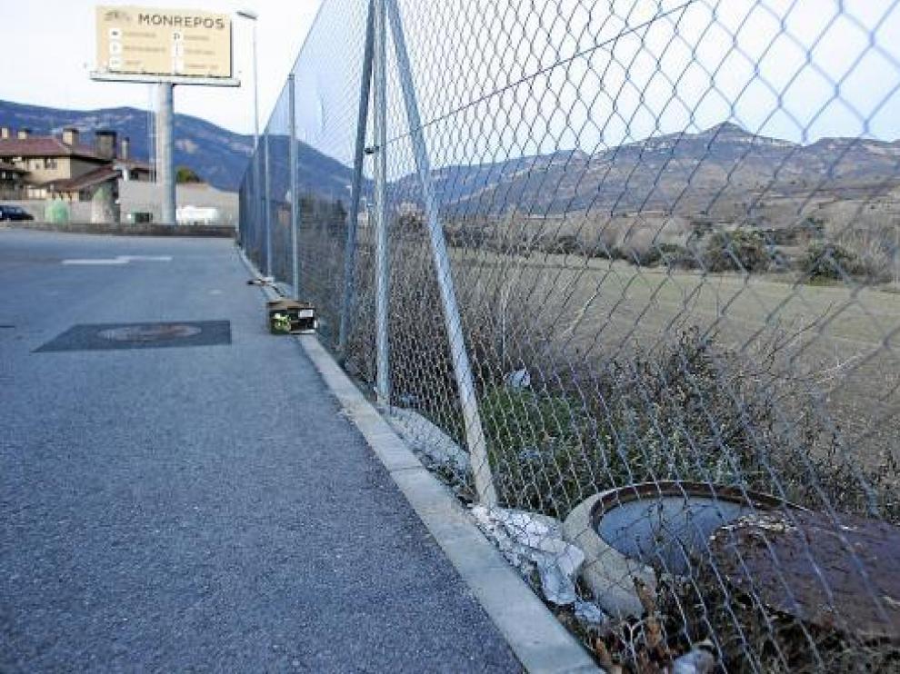 Los ladrones levantaron los registros y simplemente tiraron del cable para llevarse el cobre.