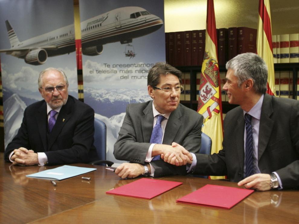 Firma entre la DGA en Huesca y la comparía de vuelo Pyrenair