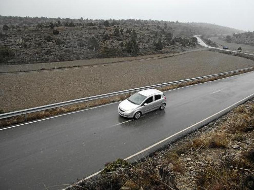 Esta es la única carretera para acceder a la estación es la de Camarena.
