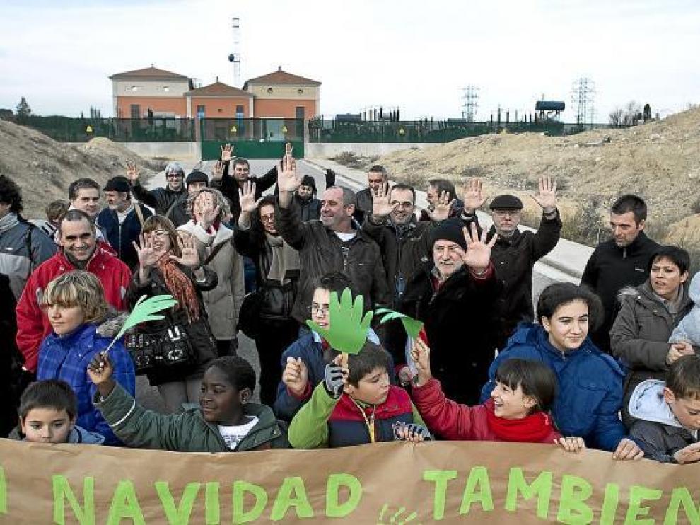 Los vecinos se concentraron ayer a las puertas de la subestación Los Leones.