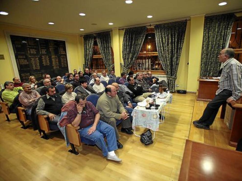 La foto muestra una de las numerosas asambleas mantenidas en los últimos meses.