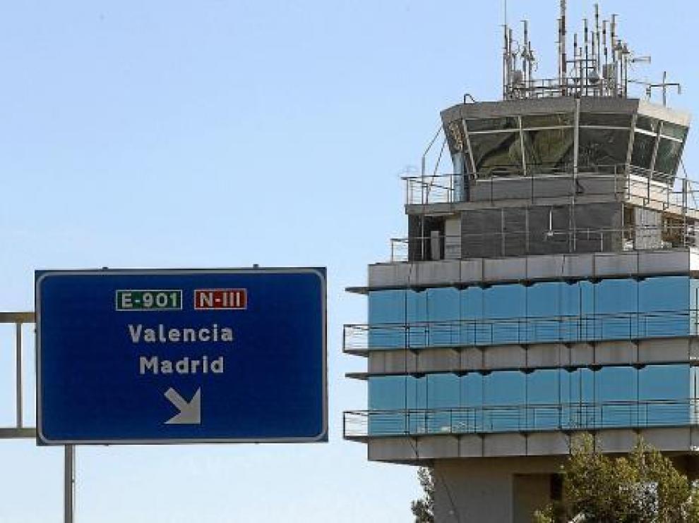 Torre de control del aeropuerto de Manises, en Valencia, una de las que tendrán gestión privada.